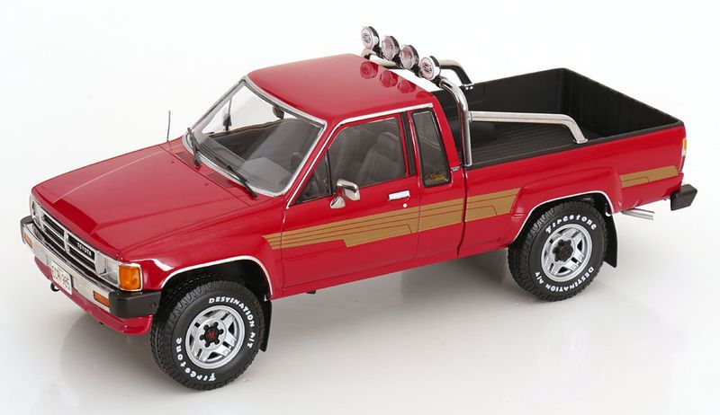 1:18 KK Scale - Toyota Truck Xtra Cab 4x4 (Hilux) 1985 rot