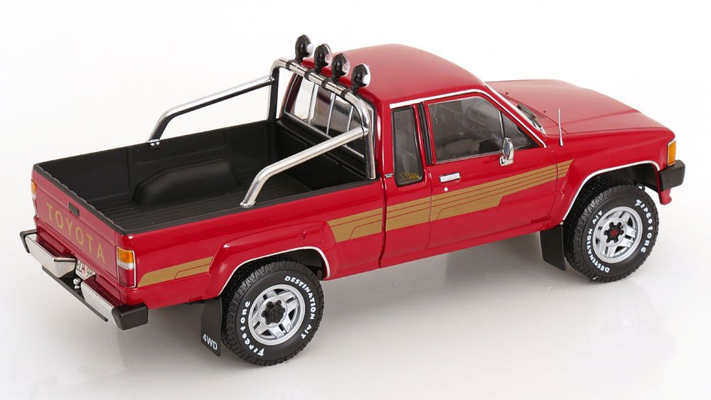 1:18 KK Scale - Toyota Truck Xtra Cab 4x4 (Hilux) 1985 rot