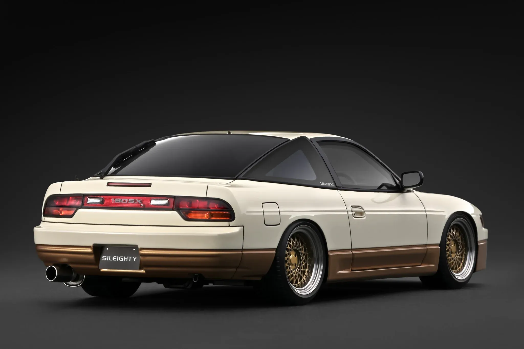 1:18 Ignition - Nissan Sileighty, white/gold
