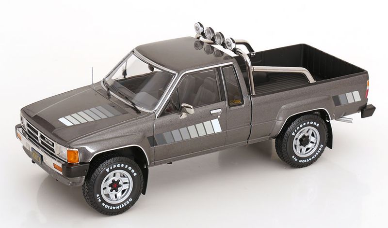 1:18 KK Scale - Toyota Truck Xtra Cab 4x4 (Hilux) 1985 graumetallic