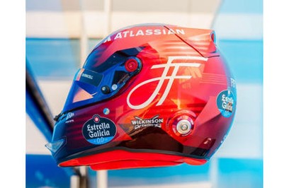 1:5 Spark Helmet - Atlassian Williams Team Carlos Sainz GP Grande Bretagne 2026