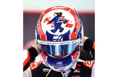 1:5 Spark Helmet - MoneyGram Haas Ollie Bearman GP Grande Bretagne 2026
