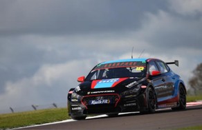 1:43 Spark - Hyundai i30 N Fastback #132 Restart Racing BTCC 2026 - J. Dorlin