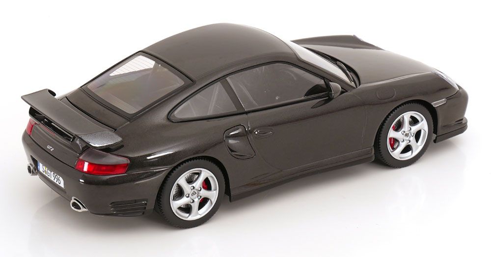 1:18 KK Scale - Porsche 911 (996) GT2 2001 schwarz-metallic