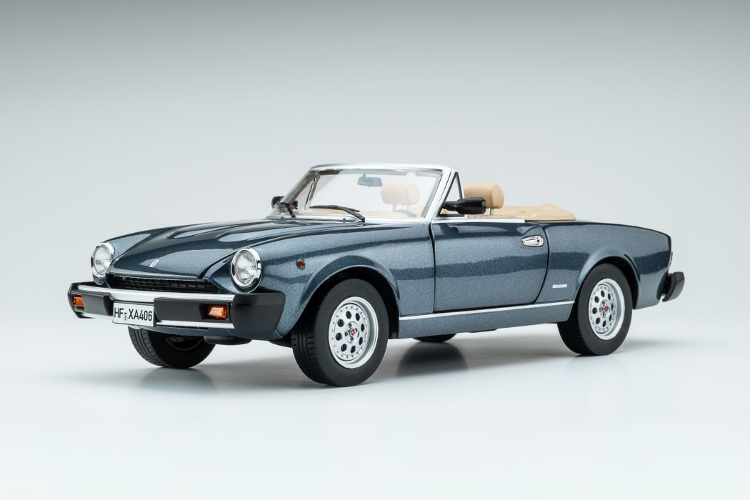 1:18 Touring Modelcars - Pininfarina Spidereuropa 1982 - blu medio metallic