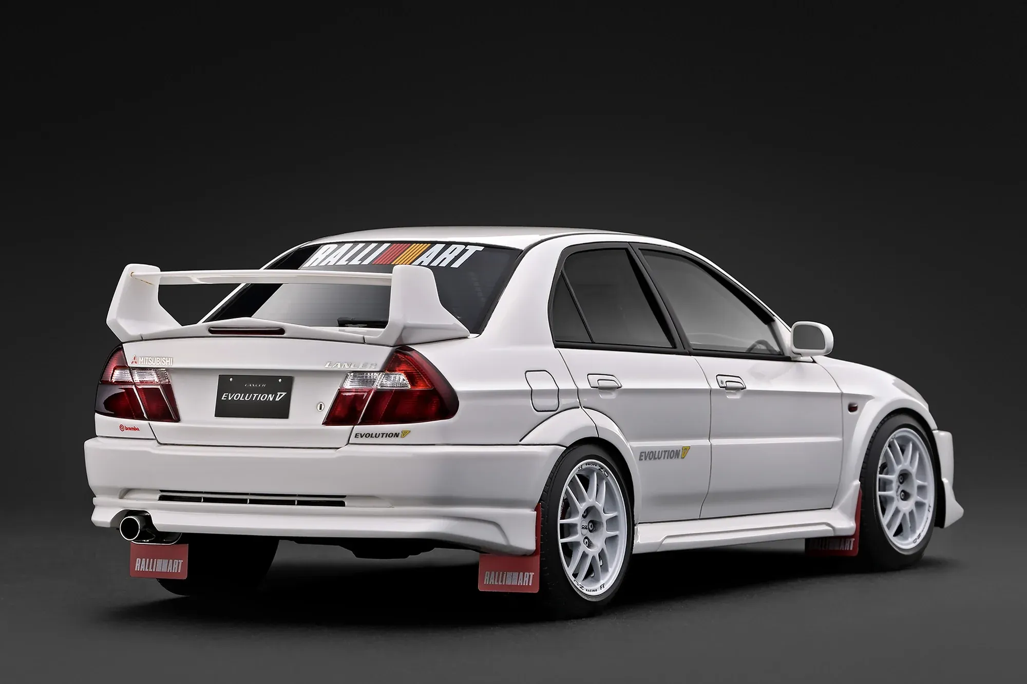 1:18 Ignition - Mitsubishi Lancer Evolution V (CP9A) with 4G63 Engine, white