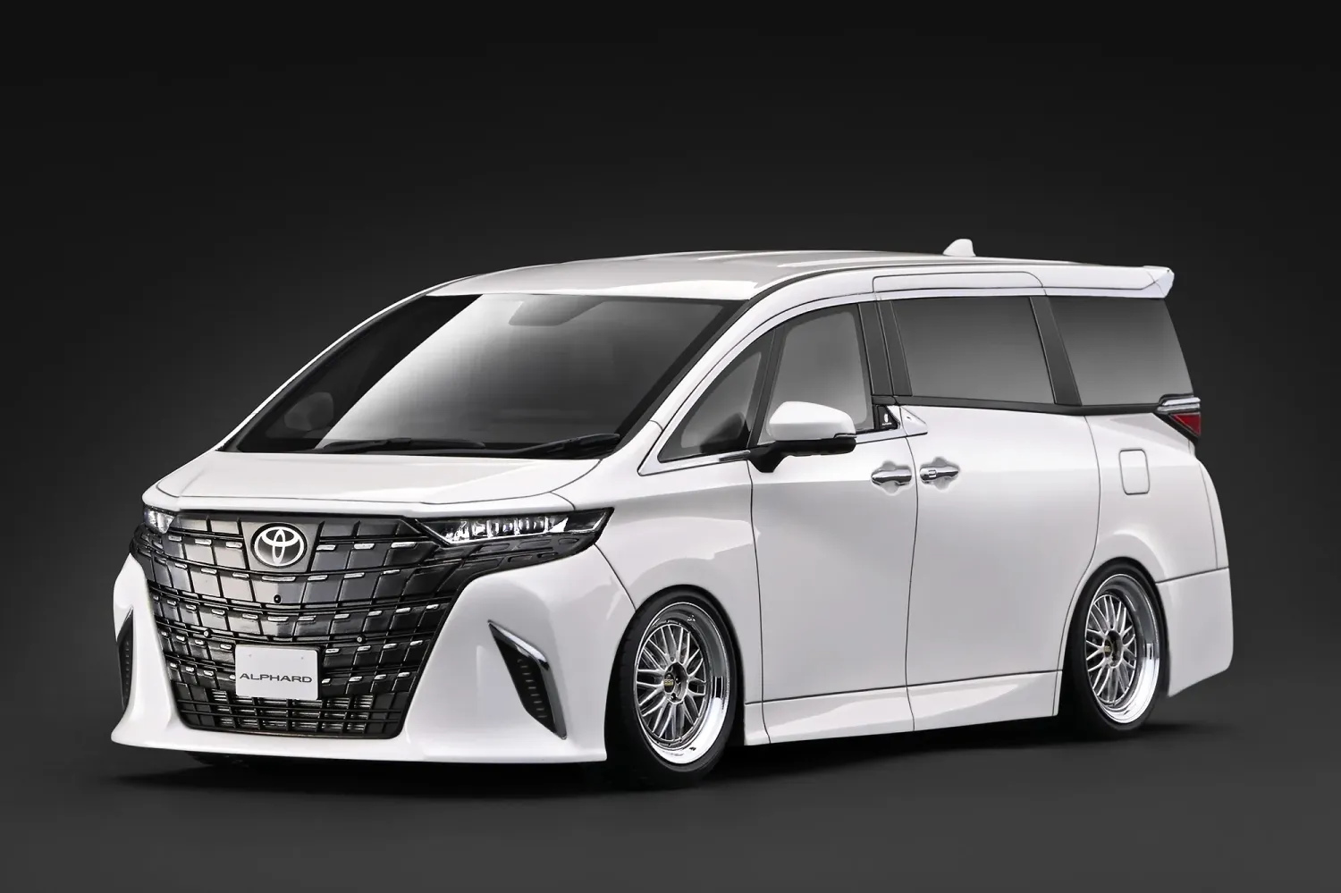 1:18 Ignition - Toyota Alphard Z (H40W), pearl white