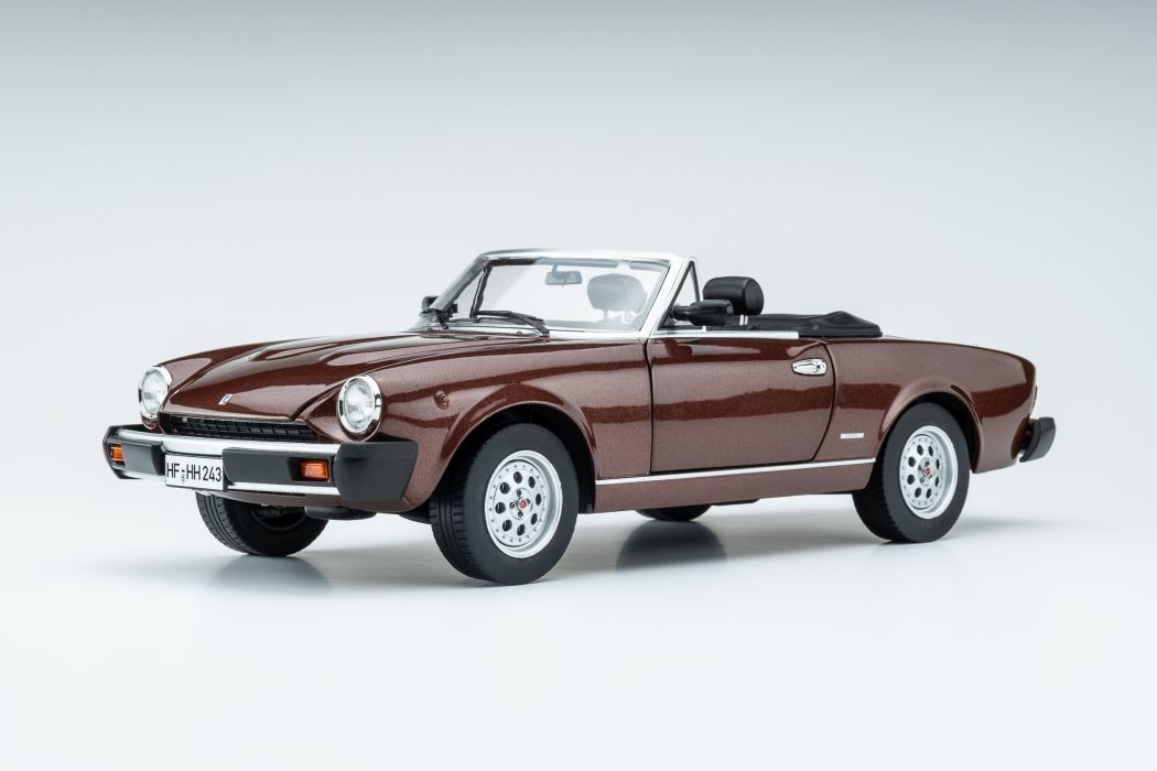 1:18 Touring Modelcars - Pininfarina Spidereuropa 1982 - marrone amaryllis