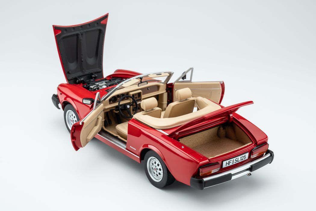 1:18 Touring Modelcars - Pininfarina Spidereuropa 1982 - rosso vivo