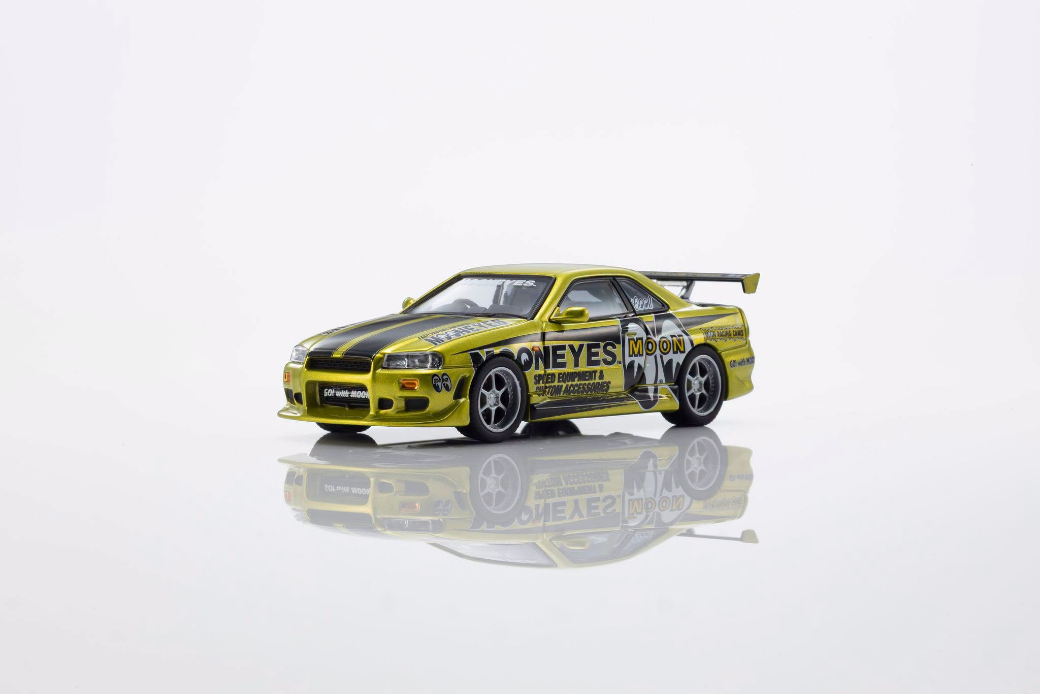 1:64 Kyosho - 2026 Nissan Skyline GT-R (R34) *Mooneyes 1 with Led*, yellow-green