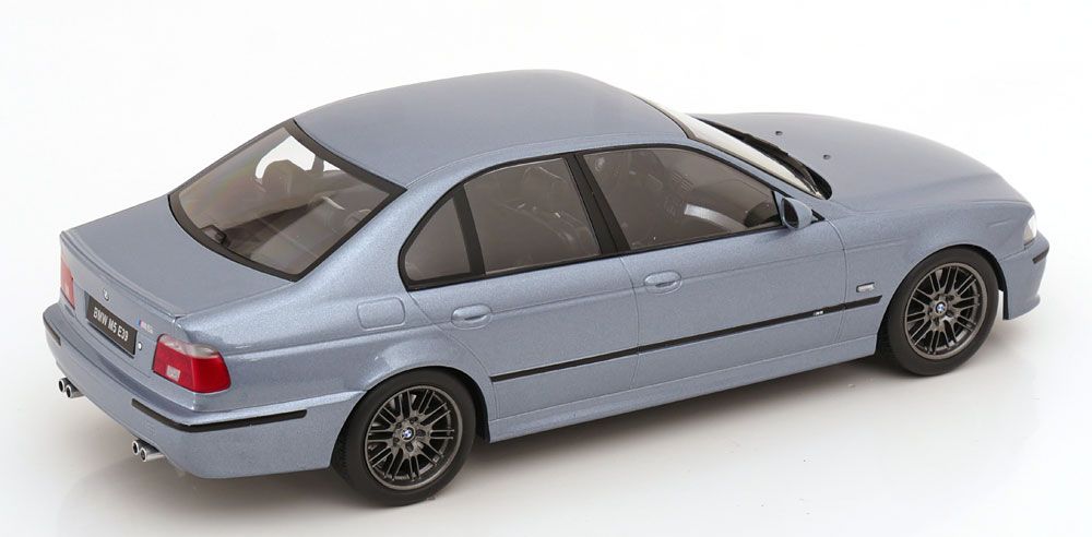 1:18 KK Scale - BMW M5 E39 1998 silverstone-blaumetallic