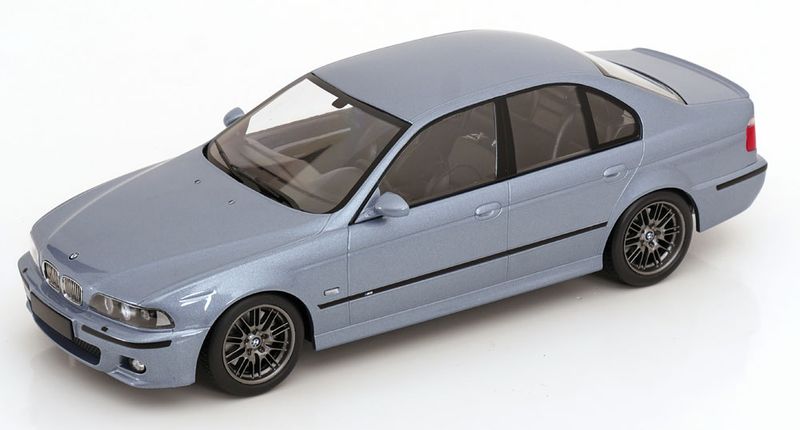 1:18 KK Scale - BMW M5 E39 1998 silverstone-blaumetallic
