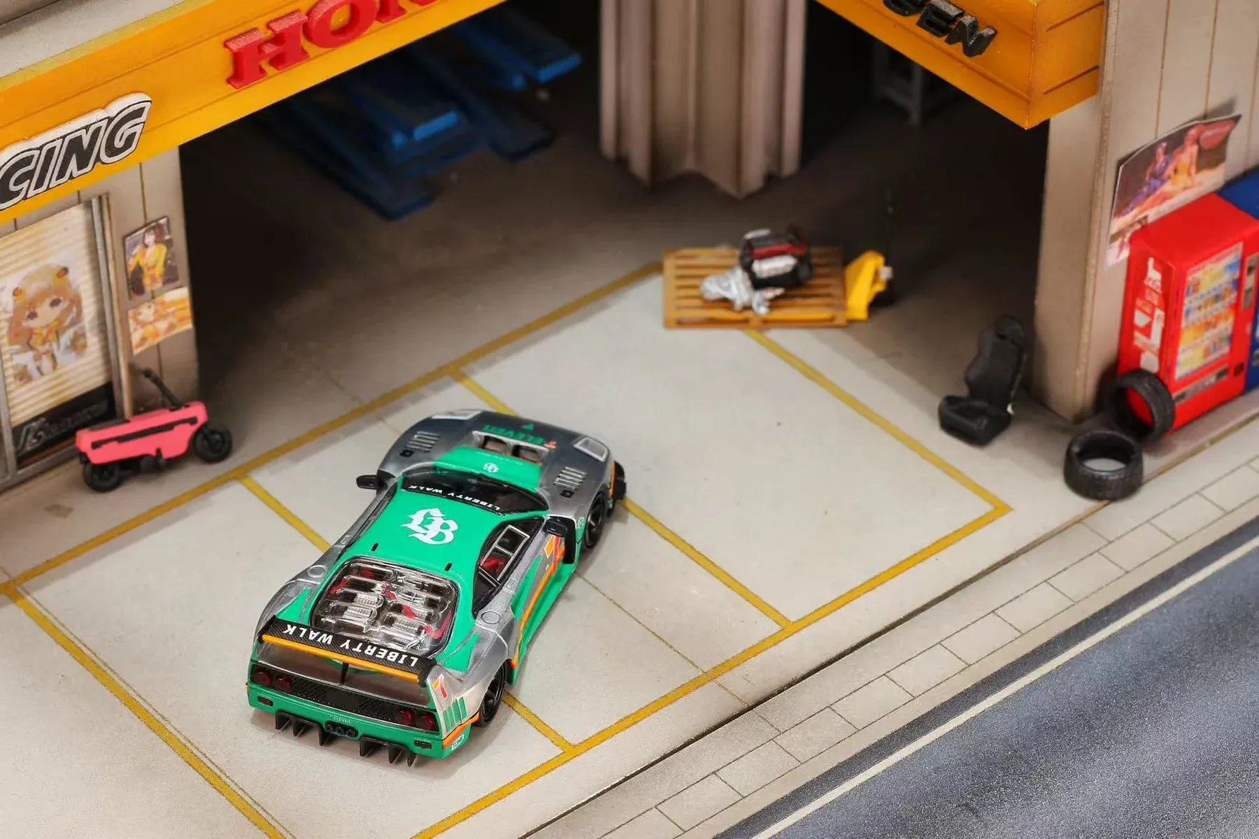1:64 Street Weapon - F40 *ZAMAC* 711, green/silver