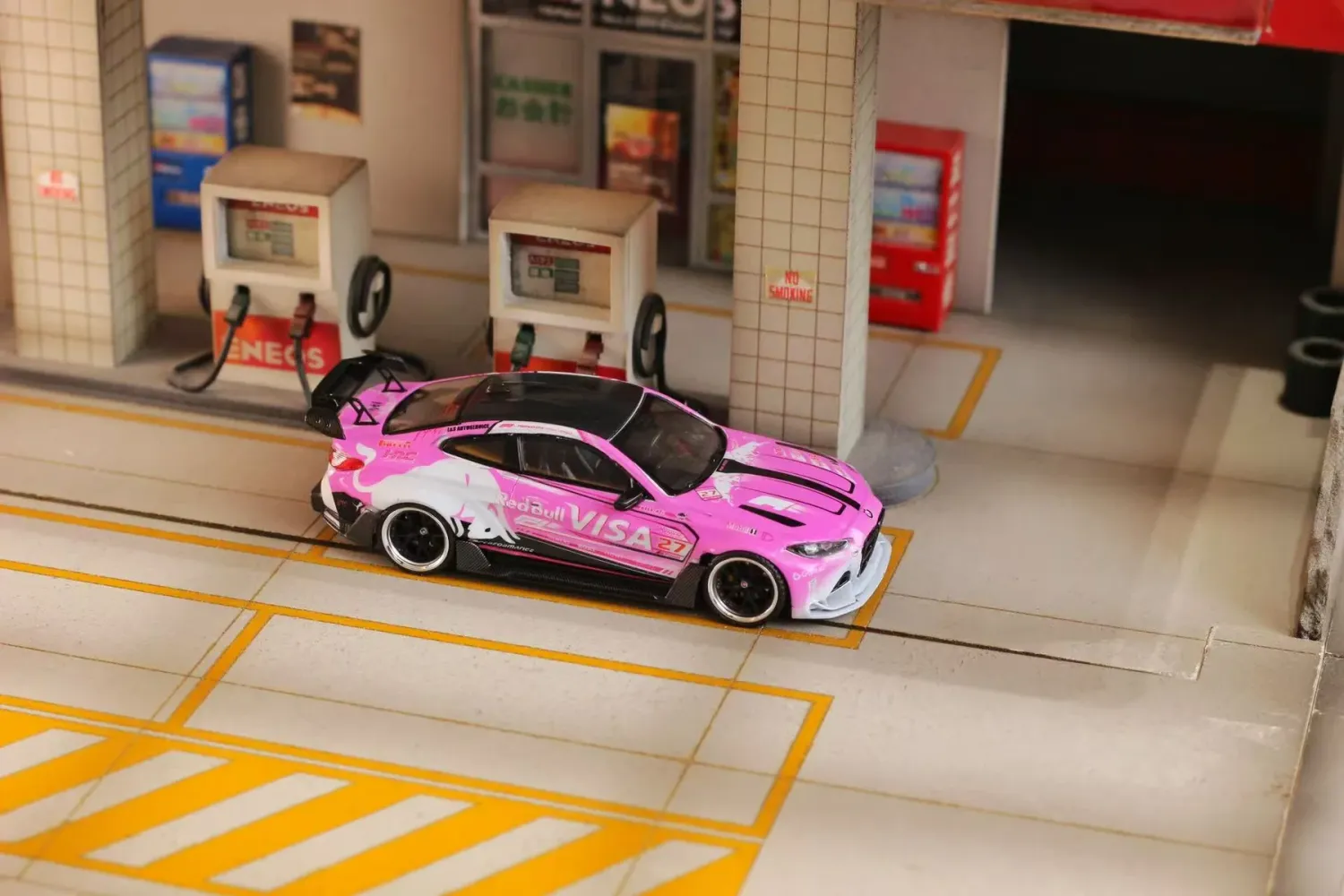 1:64 Street Weapon - BMW G82 M4 *Visa*, white/pink