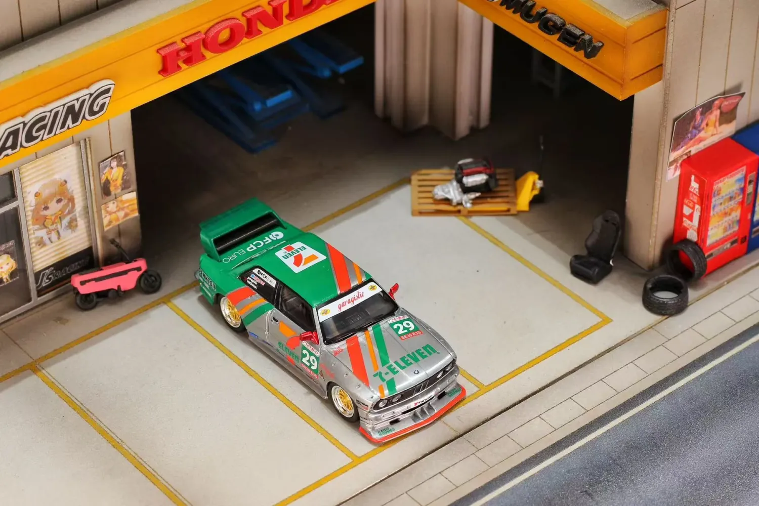 1:64 Street Weapon - BMW E30 ZAMAC 711, green/silver