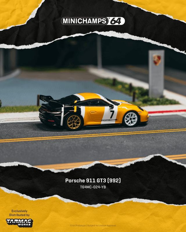 1:64 Tarmac - 2022 Porsche 911 (992) GT3, black/yellow 1:64 Tarmac - 2022 Porsche 911 (992) GT3, black/yellow