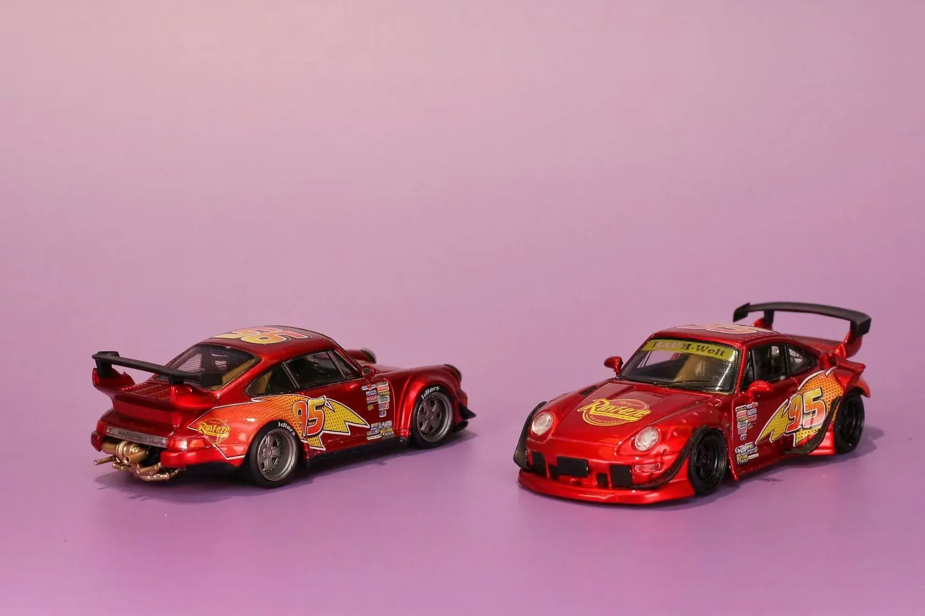 1:64 Street Weapon - Porsche 993 *McQueen* low tail, red