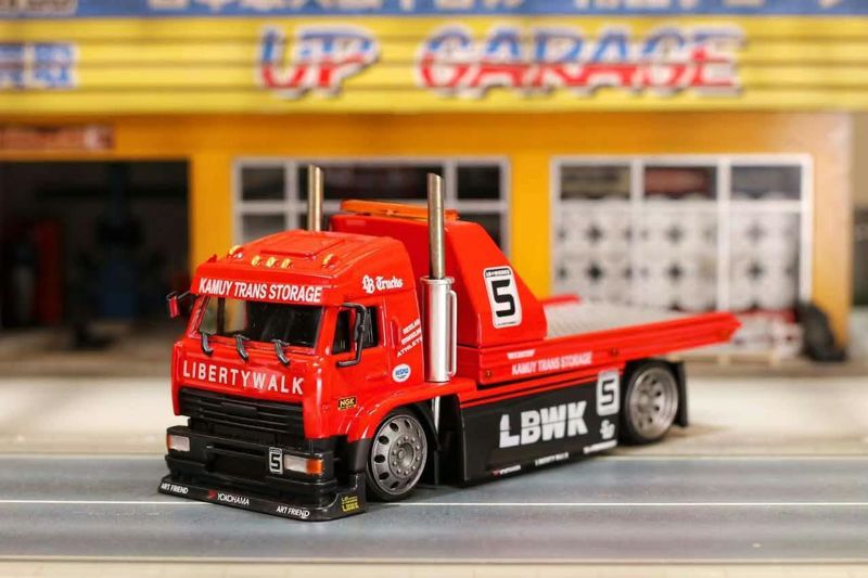 1:64 Street Weapon - Truck, red 1:64 Street Weapon - Truck, red