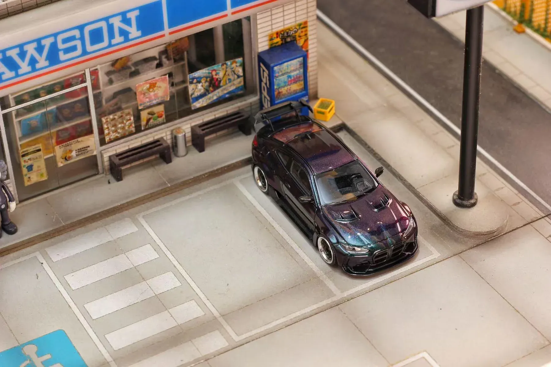 1:64 Street Weapon - BMW G82, chameleon