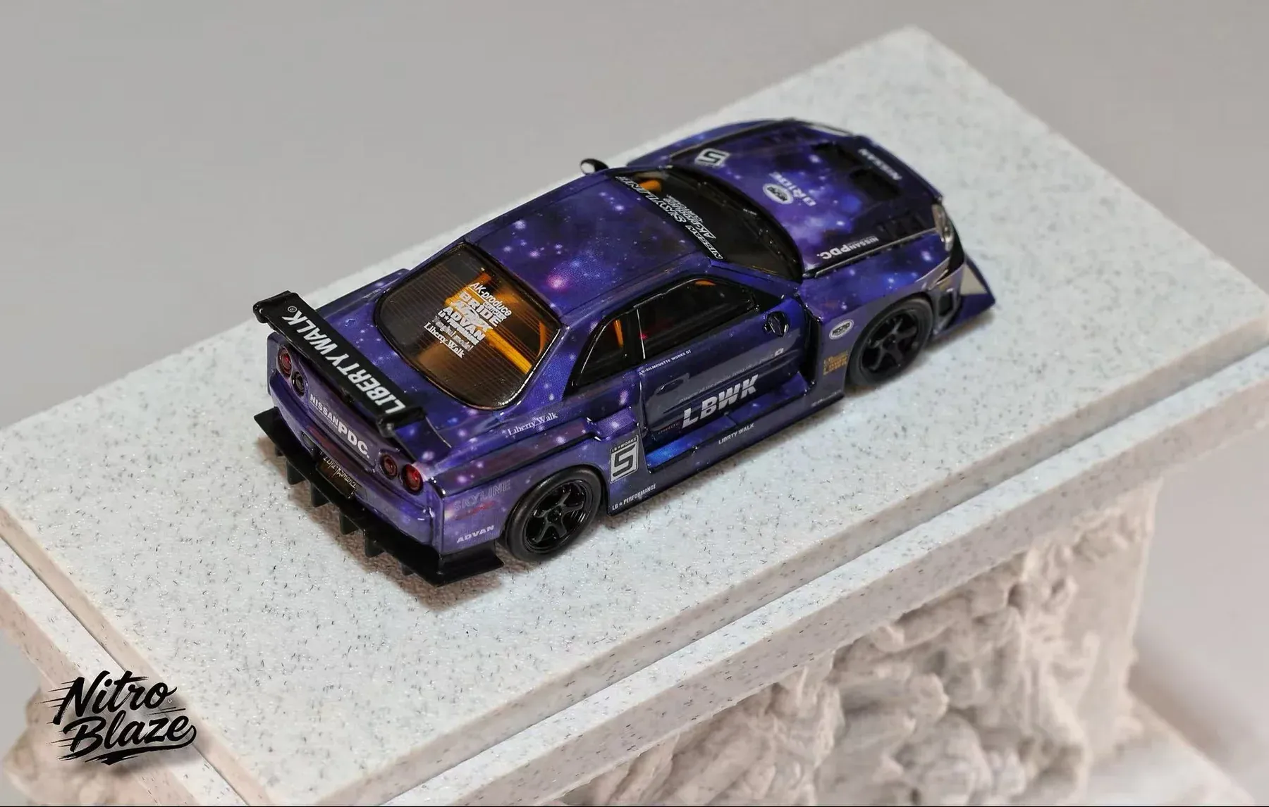 1:64 Street Weapon - Nissan ER34 Skyline, purple