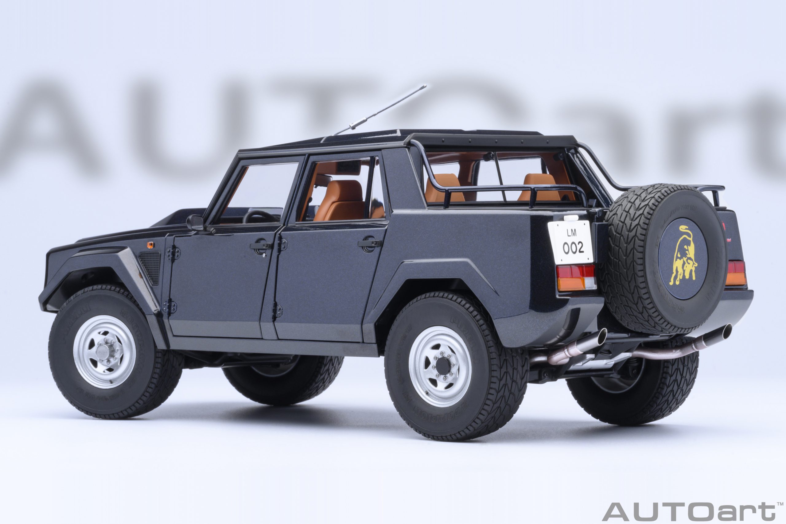 1:18 Autoart - Lamborghini LM002 (Blu Acapulco Metallic)