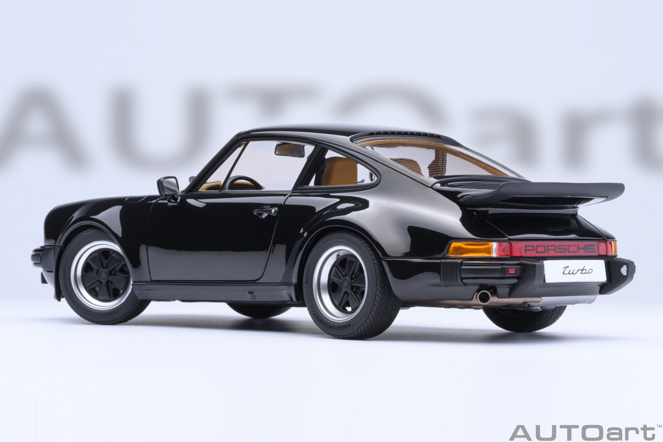 1:18 Autoart - Porsche 911 (930) Turbo 3.0 (Black)