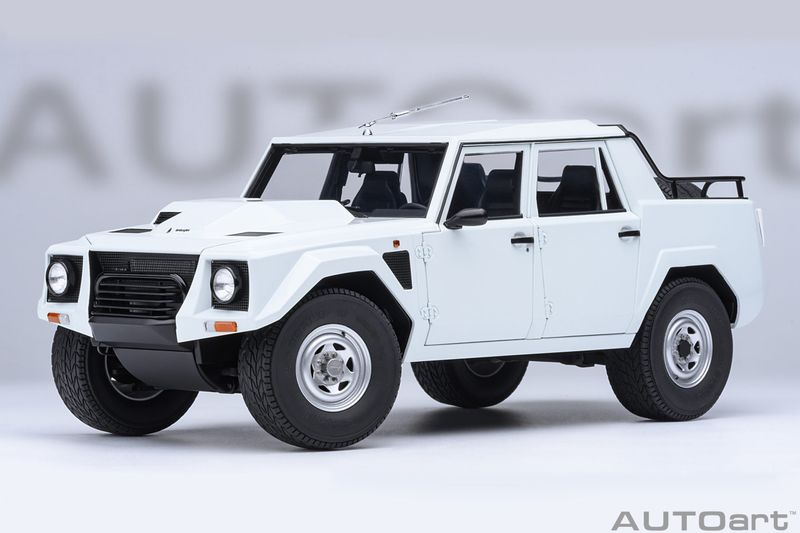 1:18 Autoart - Lamborghini LM002 (Bianco Polo Park)