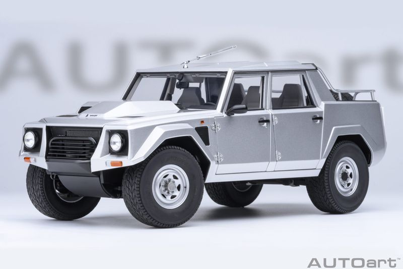 1:18 Autoart - Lamborghini LM002 (Argento)