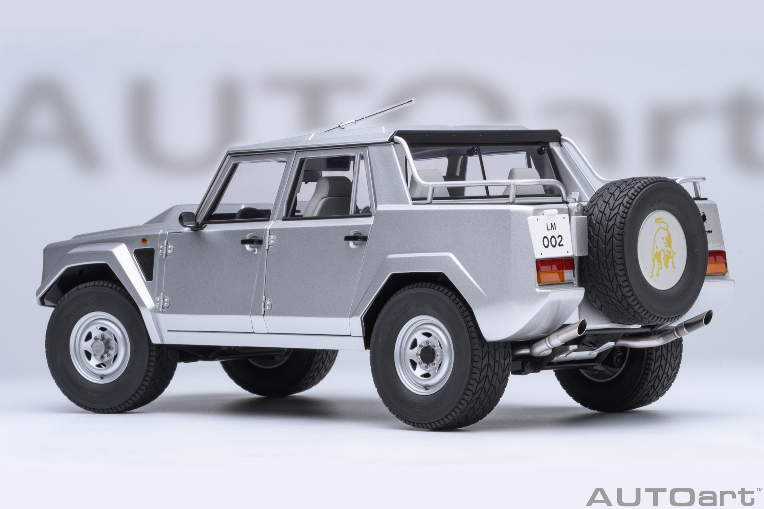 1:18 Autoart - Lamborghini LM002 (Argento)