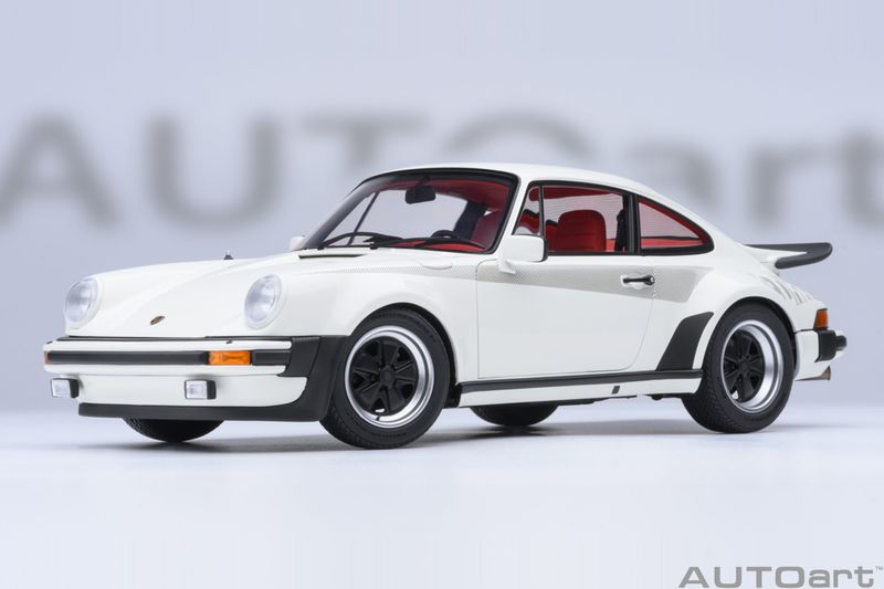 1:18 Autoart - Porsche 911 (930) Turbo 3.0 (Grand Prix White) 1:18 Autoart - Porsche 911 (930) Turbo 3.0 (Grand Prix White)