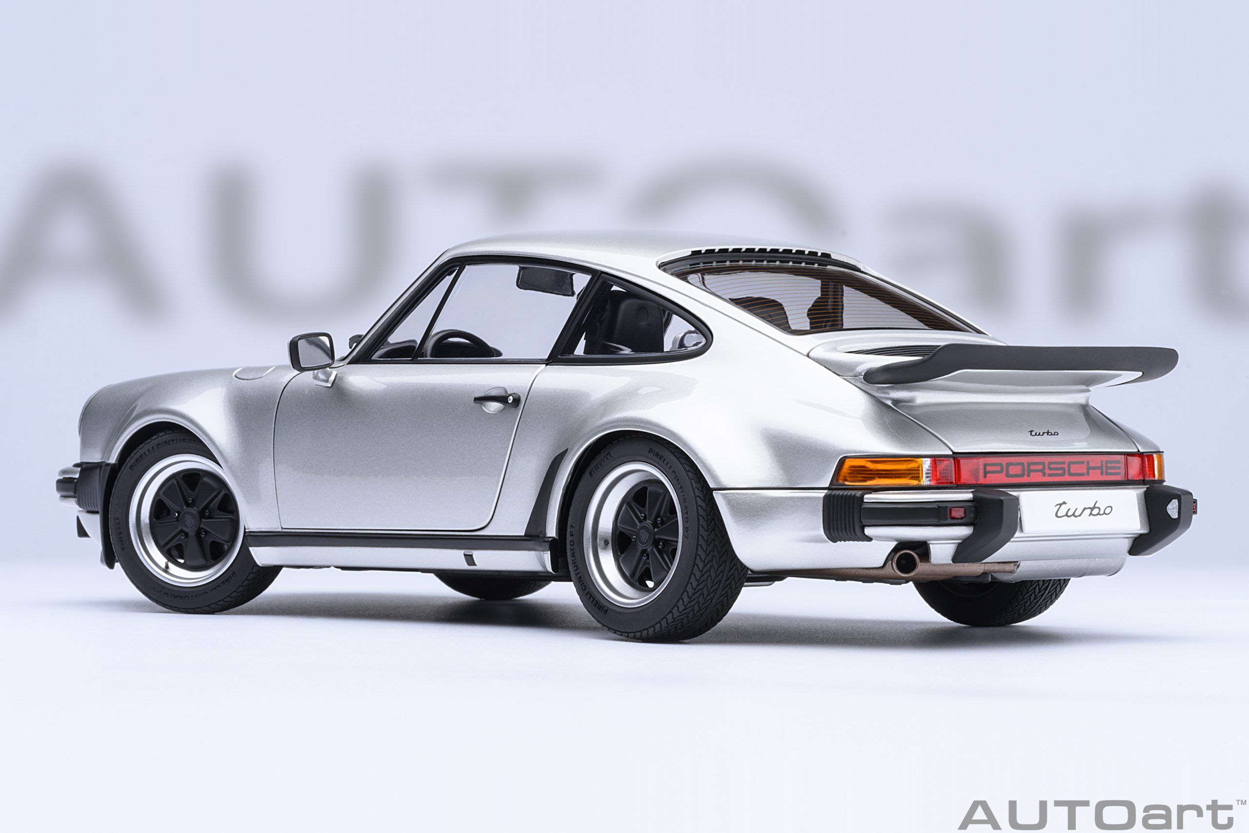 1:18 Autoart - Porsche 911 (930) Turbo 3.0 (Silver Metallic)