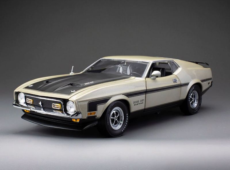 1:18 Sunstar - 1971 Ford Mustang Boss 351 Silber 1:18 Sunstar - 1971 Ford Mustang Boss 351 Silber