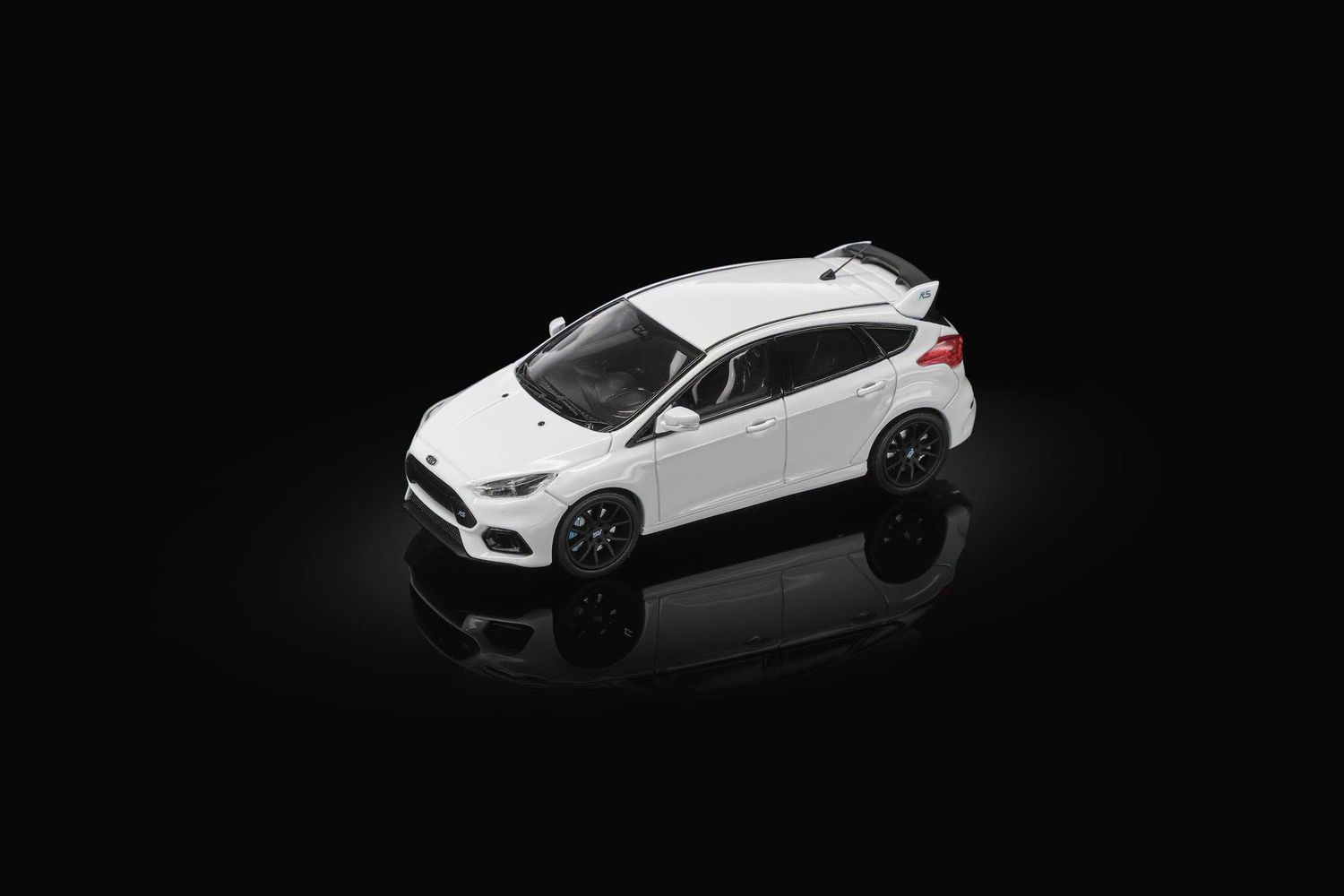 1:64 Sunstar - 2018 Ford Focus RS - Frozan White