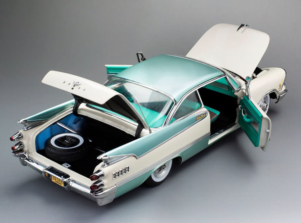 1:18 Sunstar - 1959 Dodge Custom Royal Lancer Hardtop Türkis / Beige