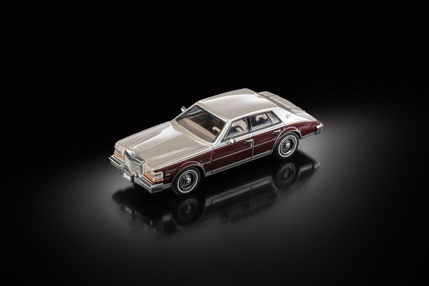1:64 Sunstar - 1980 Cadillac Seville Dunkelbraun / Dunkelbeige