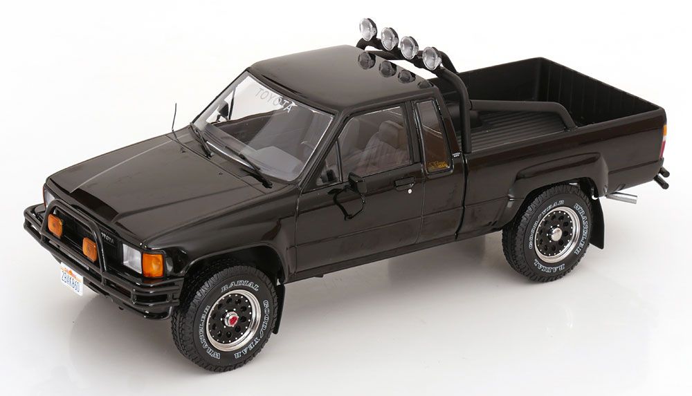 1:18 KK Scale - Toyota Truck Xtra Cab 4x4 (Hilux) Zurück in die Zukunft II 1985 schwarz