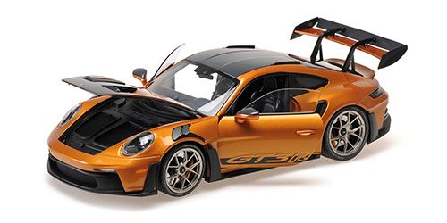 1:18 Minichamps - 2025 Porsche 911 (992) GT3 RS Weissach Package Gold / Goldene Felgen
