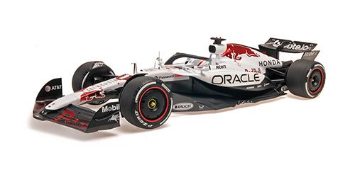 1:12 Minichamps - Red Bull RB21 #1 Oracle Red Bull Racing Japan GP 2025 M. Verstappen – Sieger / With Figure + 2x Pit Board