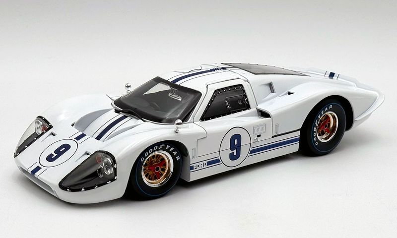 1:18 Shelby Collectibles - #9 1967 Ford GT40 MK IV - J9 1:18 Shelby Collectibles - #9 1967 Ford GT40 MK IV - J9