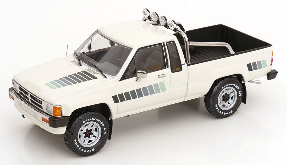 1:18 KK Scale - Toyota Truck Xtra Cab 4x4 (Hilux) 1985 weiß