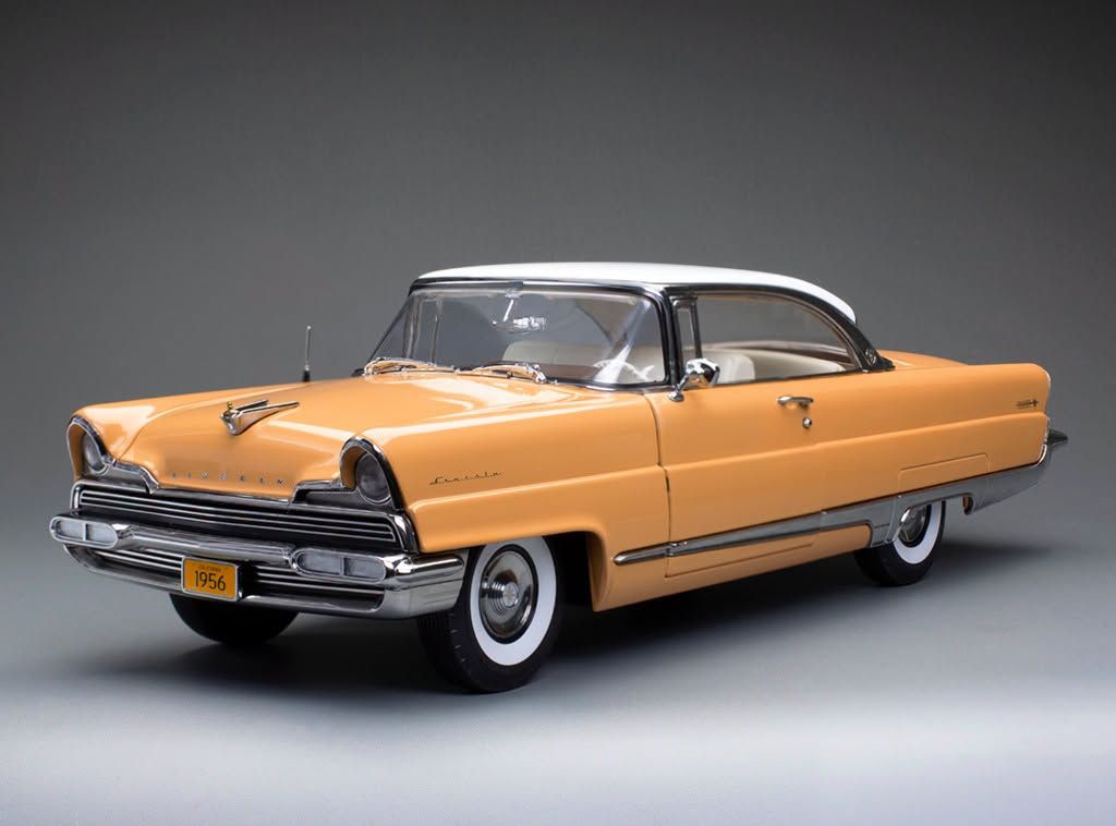1:18 Sunstar - 1956 Lincoln Premiere Cabriolet Hardtop Closed Desert Buff / Starmist White