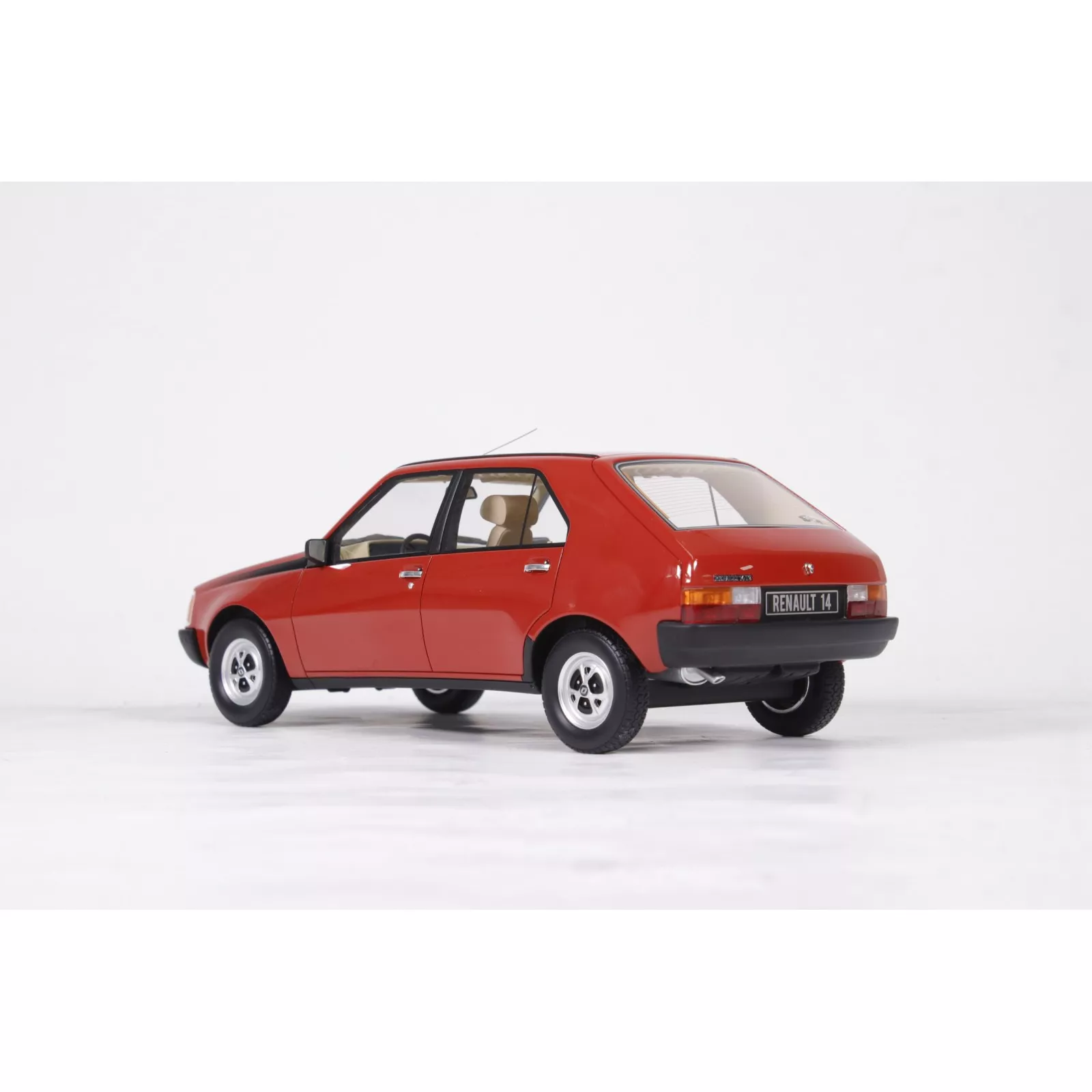 1:18 Otto Mobile - 1983 Renault 14 TS Rouge 705