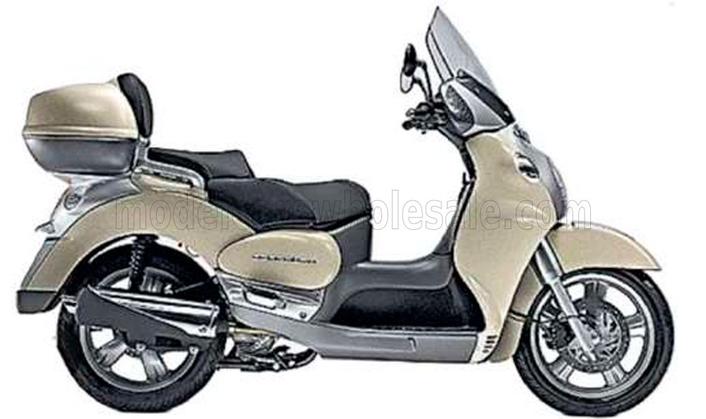 1:18 Maisto - 2005 Aprilia Scarabeo 500 Scooter White