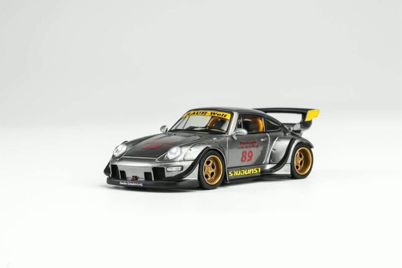 1:64 Motorhelix - 1993 Porsche 911 (993) RWB Rauh-Welt Ramintra Coupé #89 Silver 1:64 Motorhelix - 1993 Porsche 911 (993) RWB Rauh-Welt Ramintra Coupé #89 Silver