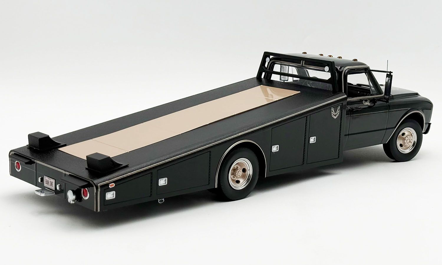 1:18 ACME - 1967 Chevrolet C-30 Ramp Truck - Bandit 1