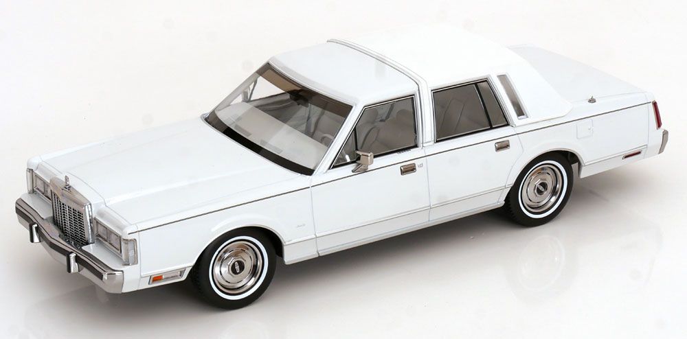 1:18 KK Scale - Lincoln Town Car Miami Vice TV Series 1985 weiß