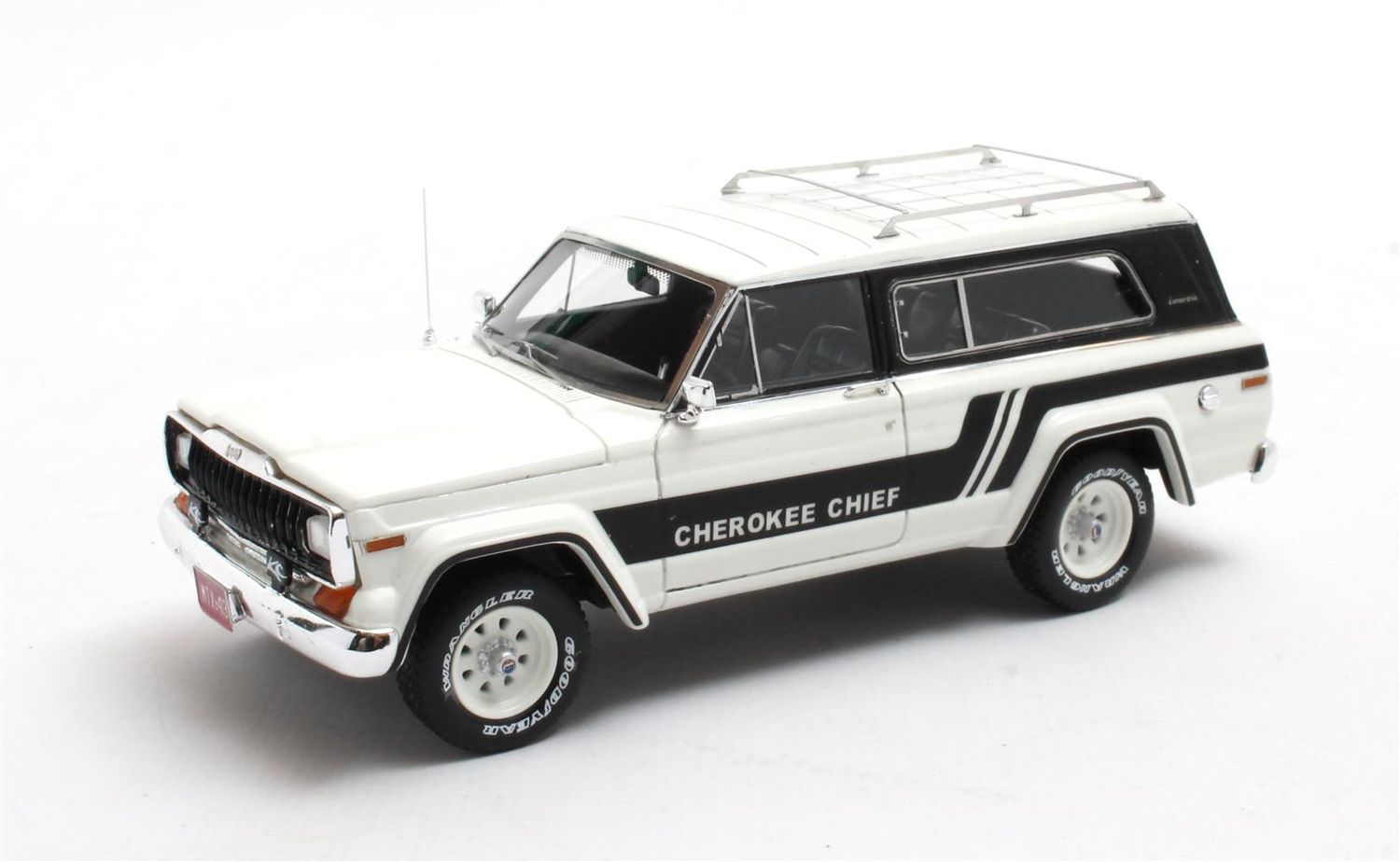 1:43 Matrix - 1980 Jeep Cherokee Chief SJ 4x4 White