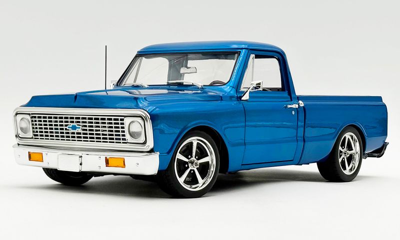 1:18 ACME - 1972 Chevrolet C-10 Custom - Frost Bite Warp Speed Blue 1:18 ACME - 1972 Chevrolet C-10 Custom - Frost Bite Warp Speed Blue