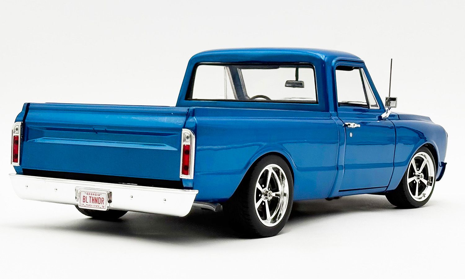 1:18 ACME - 1972 Chevrolet C-10 Custom - Frost Bite Warp Speed Blue