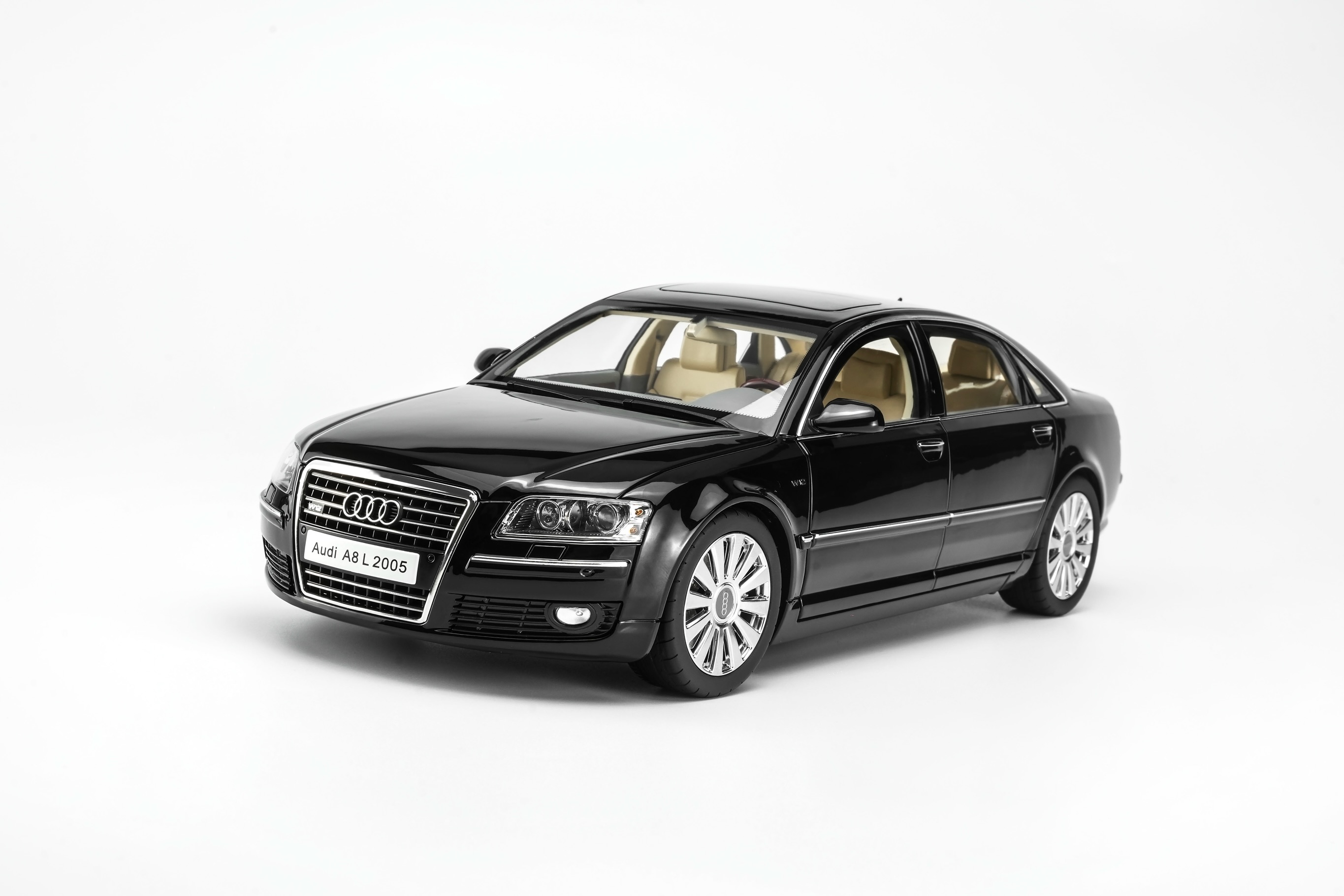 1:18 Motorhelix - 2005 Audi A8 L (D3) 6.0 W12 Quattro Black